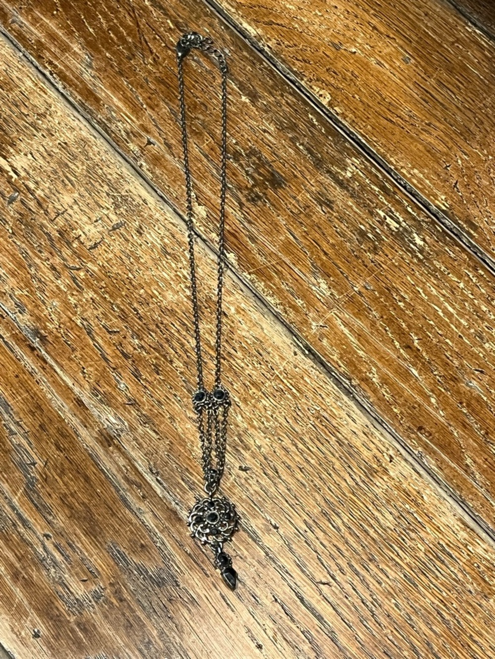 Antique-Style Filigree Pendant Necklace in Gunmetal